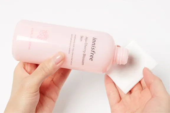 Innisfree Jeju Cherry Blossom Skin 200ml - Image 2